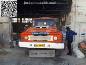 کامیون در حال تخلیه سیمان تهران